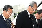 显而易见的金正日吊唁团的小聪明…应该让他们认识到大韩民国的“尊严”