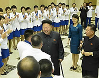 金正恩鼓励“仁川亚运会”选手,李雪珠同行