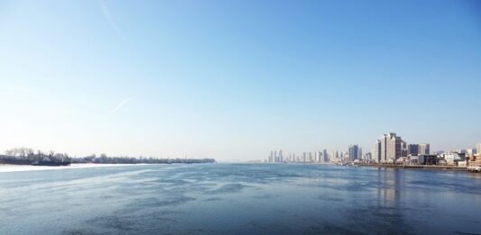 计划建立连接丹东和大连的朝鲜陆海物流网,现场质疑可行性