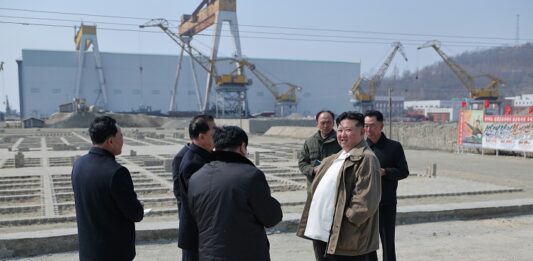 给南浦造船所下达加强海军力量的任务,现场唉声叹气