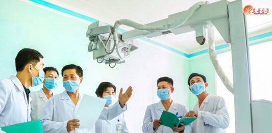 实现医院、药店现代化和扩大医保,能减少百姓医疗负担?