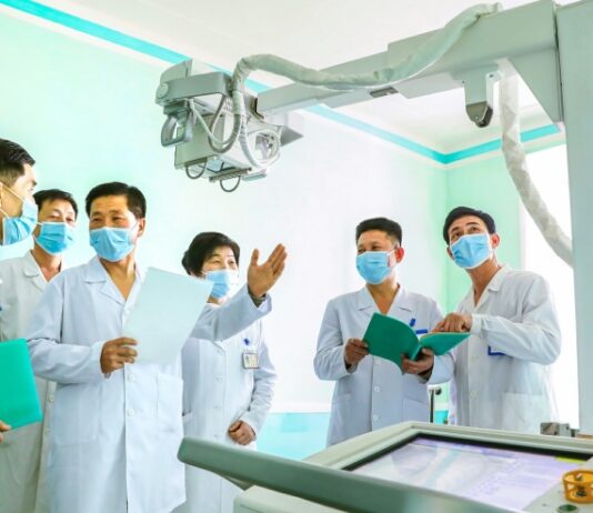 实现医院、药店现代化和扩大医保,能减少百姓医疗负担?