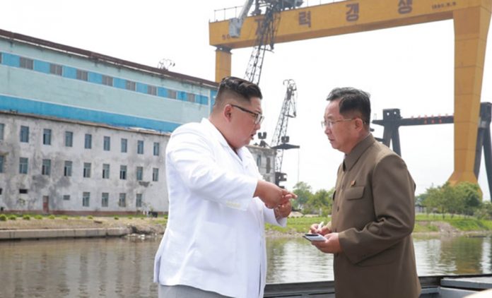 김정은-청진조선소-시찰-2 Kim Jong Un visits a shipyard in Chongjin, North Korea in July 2018