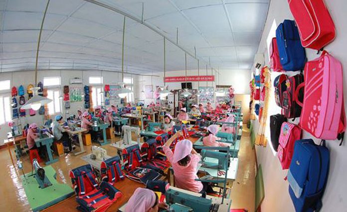 청진가방공장1 (1) Chongjin Bag Factory in North Korea
