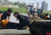 North Korean border patrol catches smuggling ring transferring five kilograms of gold to Chinese trader North Korean smugglers unloading goods in Dandong