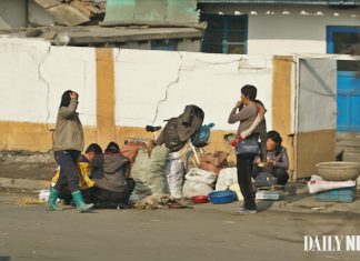 North Korea’s market rice prices fall as yuan exchange rate plunges North Korean sellers peddle goods on the fringes of a market in Sunchon, South Pyongan Province, in October 2018.