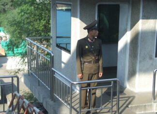 N. Korea border guard duty loses its appeal as bribes dry up North Korean soldier at guard post on China-North Korea border in 2012.