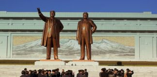 North Korea steps up surveillance to erase belief the two Koreas are “one people” Crowds bow before the bronze statues of Kim Il Sung and Kim Jong Il at Mansudae Grand Monument, Pyongyang, October 2012
