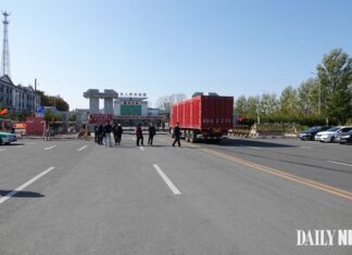 North Korea shifts China ventures toward learning Entrance to the Quanhe customs checkpoint in Hunchun, Jilin province, China