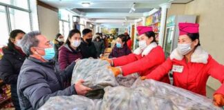 North Korea grain stores more stable in 2026, but quality complaints persist Pyongyang residents receive bags of fish at a state-run store after leader Kim Jong Un ordered thousands of tons of fish distributed to the capital, Dec. 21, 2021.