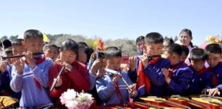 North Korean students resent piri in Kim Jong Un’s gift instruments North Korean schoolchildren play piri flutes beside guitars laid out for a Kim Jong Un instrument donation