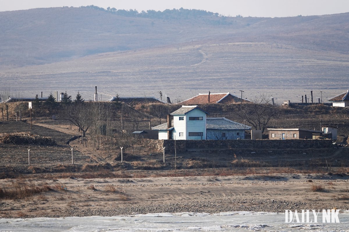 두만강 북한군 초소 풍서군