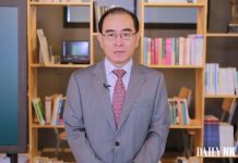 태영호 “미사일 계속 쏘는 金, 북미대화 중재한 文에 배은망덕”